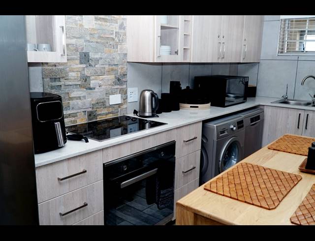 2 BEDROOM APARTMENT FOR SALE IN HARTENBOS CENTRAL